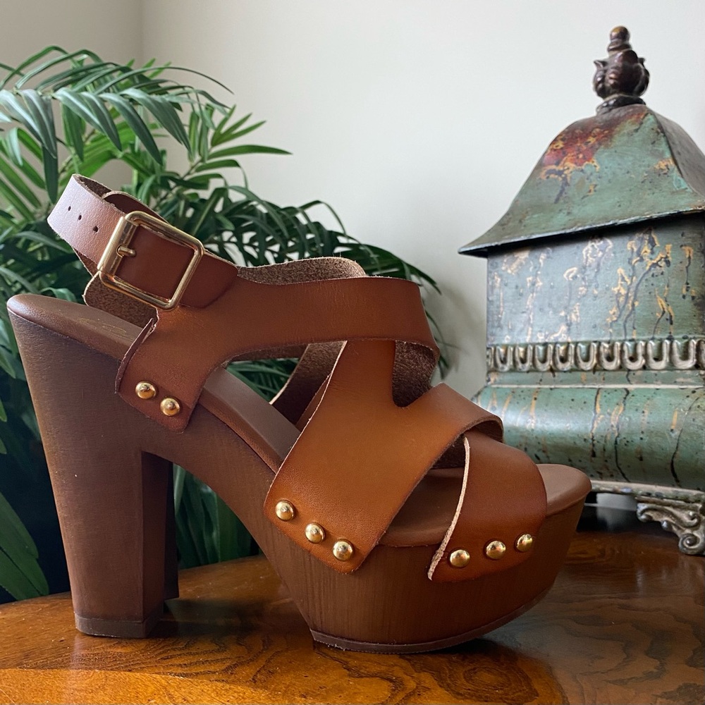Candie's Brown Heels Elegant and Stylish